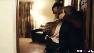 Pervy klient tahab seksida seksikas kinnisvaramaakler Oua Armas ja siis ta ostab maja