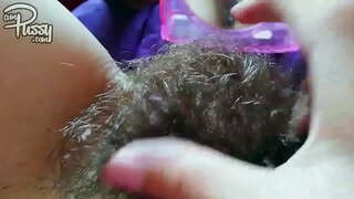 ĸ�余的女朋友跟一个毛茸茸的小猫自慰相反的一面镜子