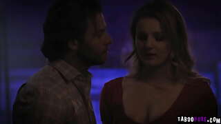 Жыныстық красотка Элиза Эвс мүмкіндік берді зрелому жеребцу засунуть, оның тәтті булочку өз пульсирующий мүшесі