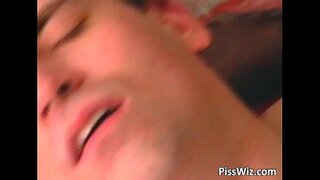 Зрела плавуша курва сиса курац и добија